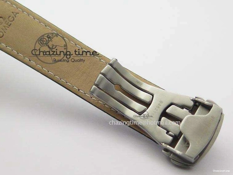 1228 Vibrant Speedmaster JHF SS Snoopy Award 45th Anniversary White Dial On Black Leather Strap 8238